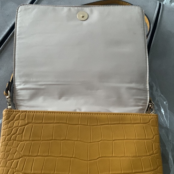 New! H&M Yellow Croc Embossed Crossbody Bag - Picture 9 of 11